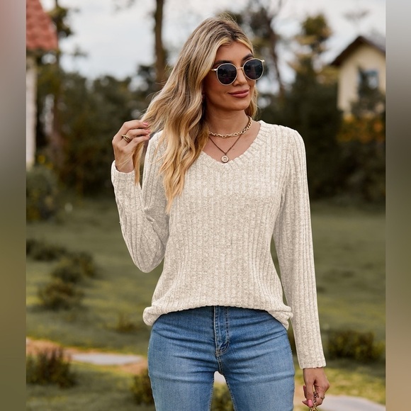 Classic Chic Ribbed V-Neck Sweater - Picture 3 of 4